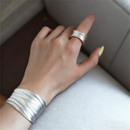 Ensemble bracelet et bague manchette sculpturale à motif vague | Ajustable, couleur argent