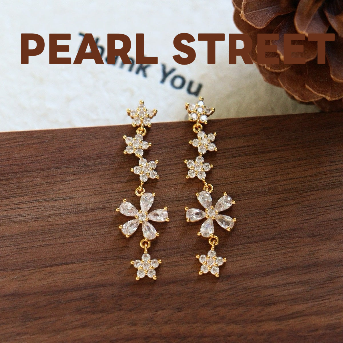 Boucles d'oreilles pendantes en laiton doré et zircon, motif fleur | Pompon floral en cristal