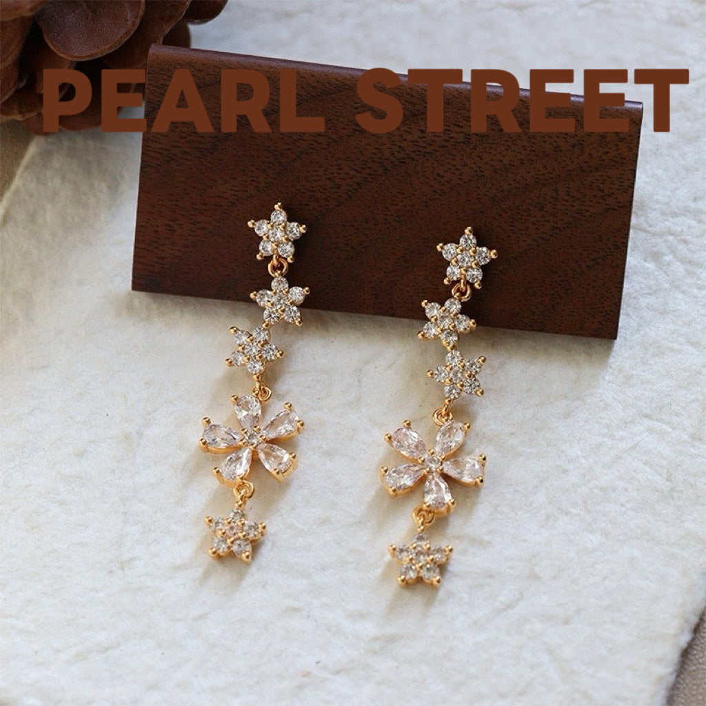 Boucles d'oreilles pendantes en laiton doré et zircon, motif fleur | Pompon floral en cristal