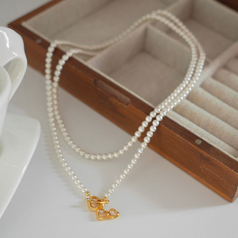 Collier de perles à double rang avec fermoir à bascule en forme de cœur 