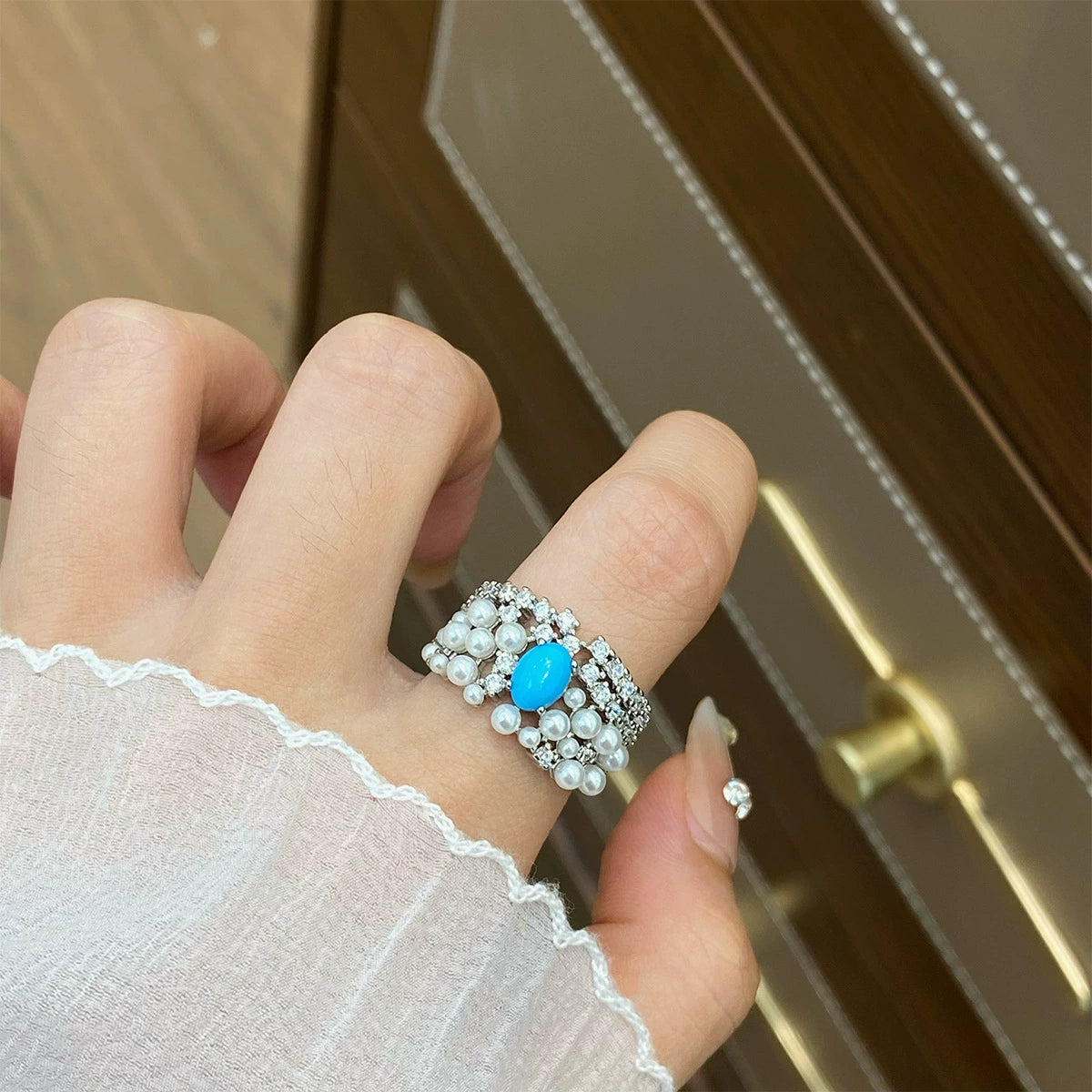 Bague large style vintage en perle et cristal avec pierre bleue