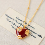 Ensemble de bijoux en émail bordeaux en forme de cœur floral | Collier et boucles d'oreilles 