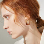 Boucles d'oreilles créoles géométriques en résine en forme de U | Doré 