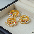 Bague en émail arlequin coloré avec frange de perles 