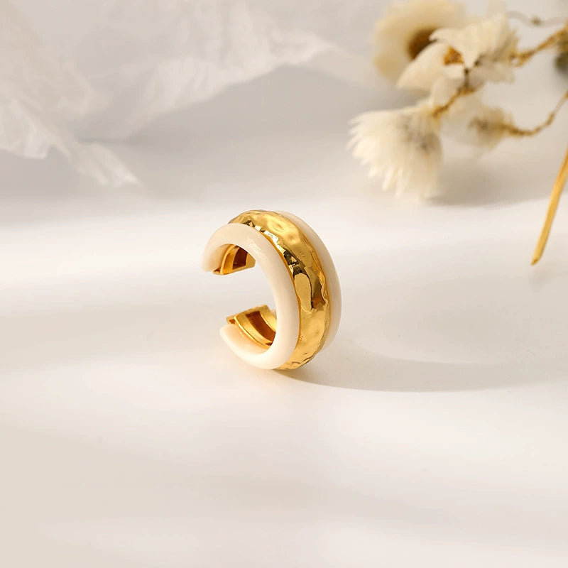 Bague ouverte martelée épaisse crème et or | Bijou tendance