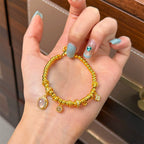 Bracelet de perles luxueux à plusieurs breloques | Or et cristal 