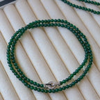Collier élégant à double rang de perles en agate verte 