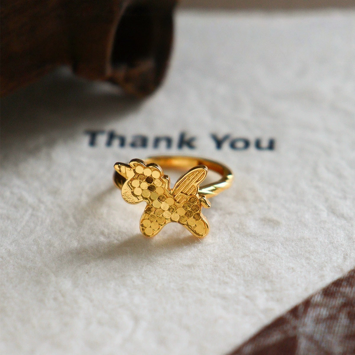 Bague ajustable licorne fantaisie dorée texturée