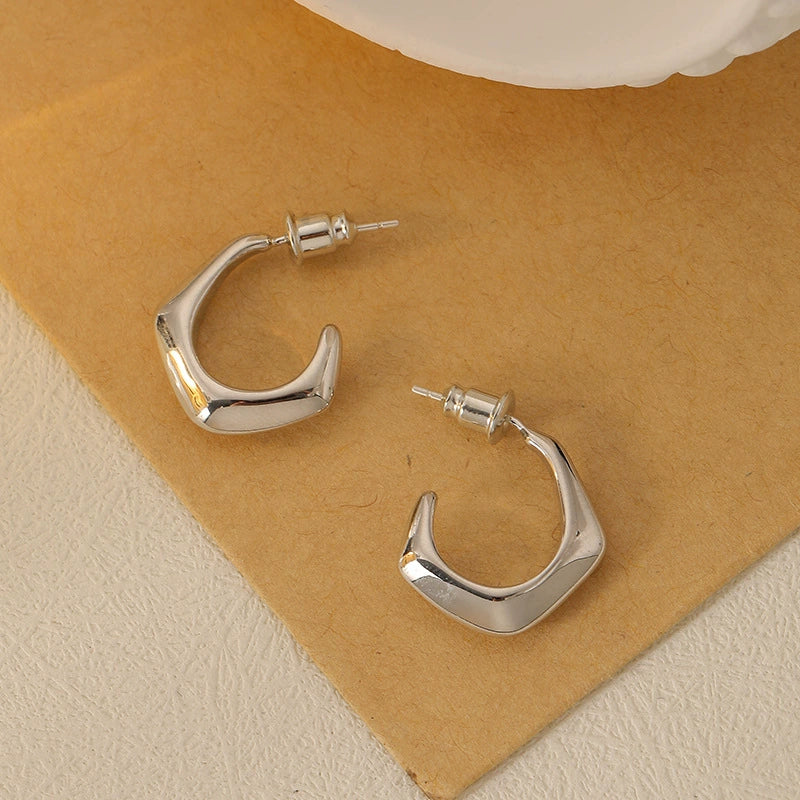 Boucles d'oreilles créoles géométriques minimalistes 