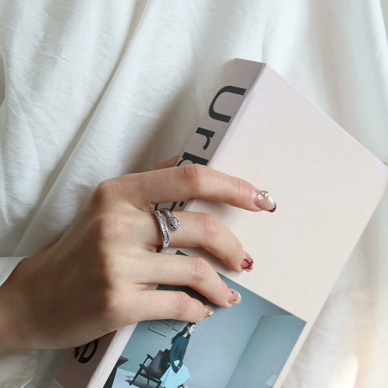 Bague serpent en cristal argenté | Zirconium baguette