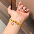 Bracelet de perles luxueux à plusieurs breloques | Or et cristal 