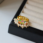 Bague en émail arlequin coloré avec frange de perles 