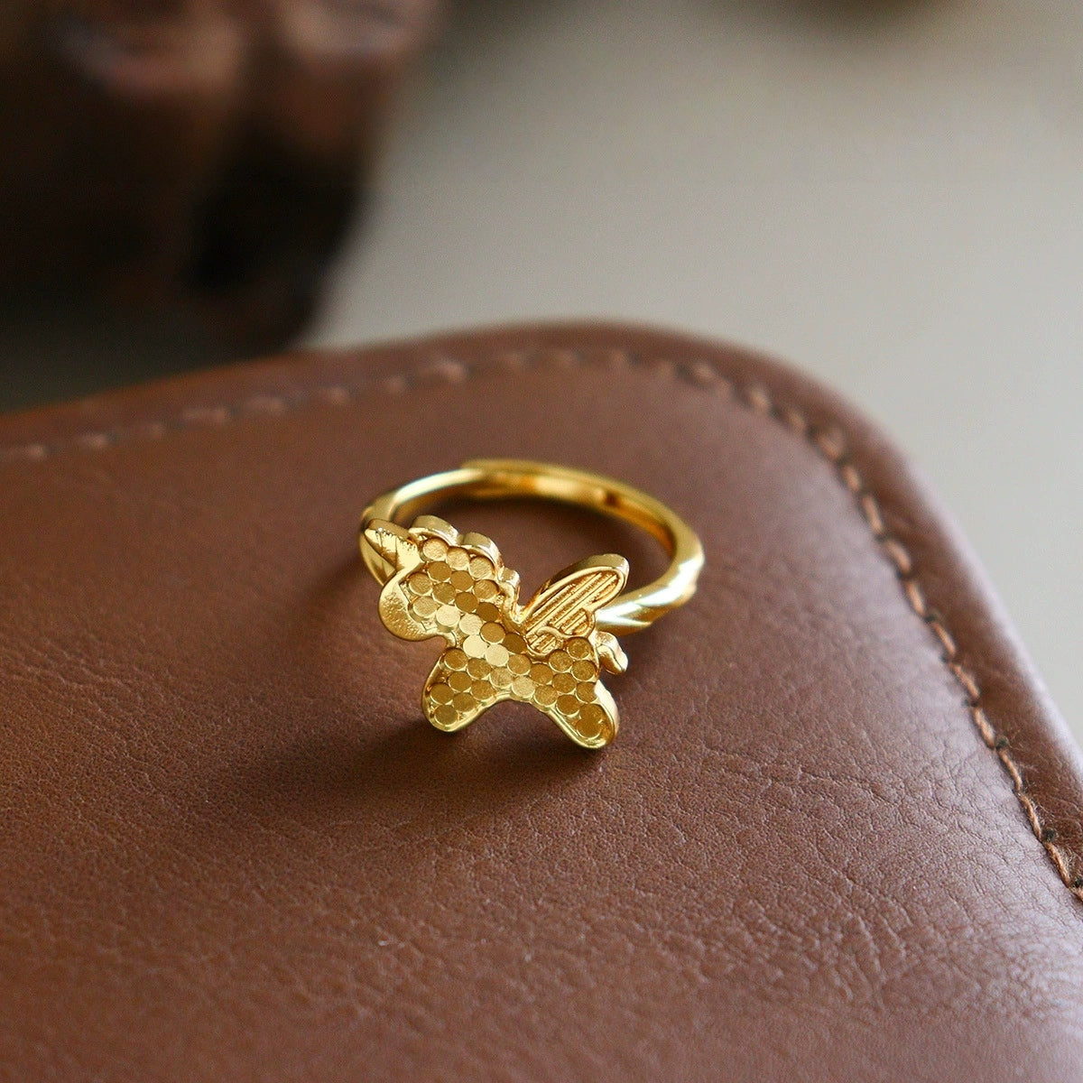 Bague ajustable licorne fantaisie dorée texturée