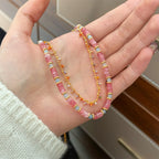 Ensemble de colliers superposés en pierre rose et breloque délicate 