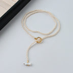 Collier lariat délicat en perles avec fermoir à bascule en perles baroques 